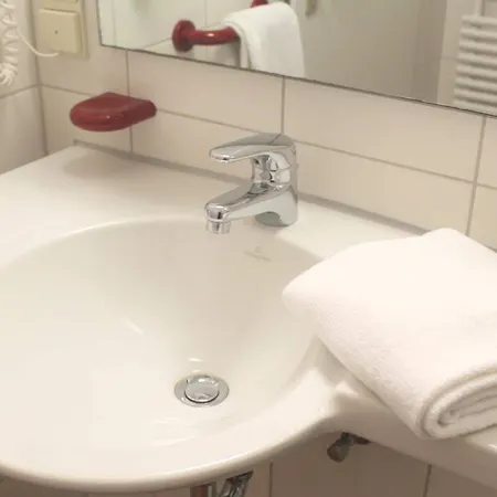 ホテル シティーホテル クルヒュルスト バルドゥイン